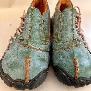 TMA EYES Side Lace Hand Stitched Sneakers in green/orange EUC EU40 USW9